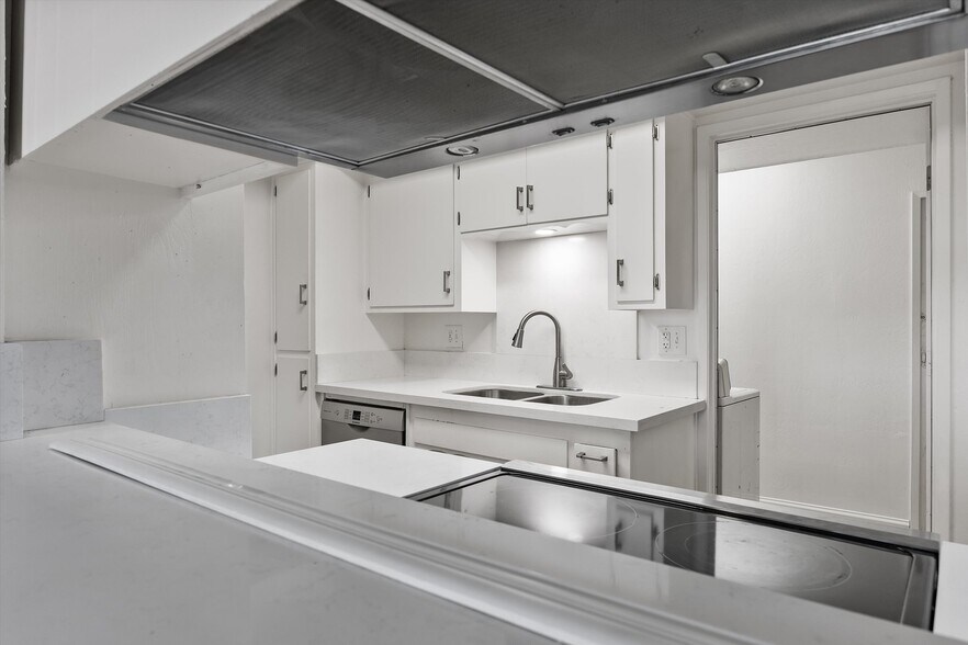 Building Photo - 4700 Nordic Dr