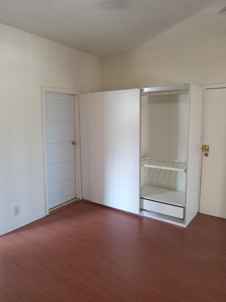 Building Photo - 4720 S Normandie Ave