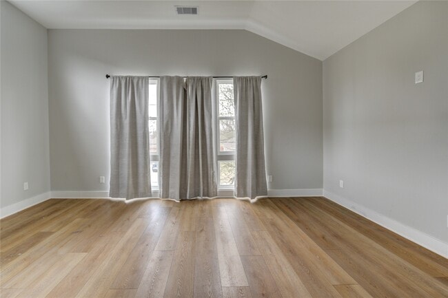 Building Photo - 4220 McKinley St