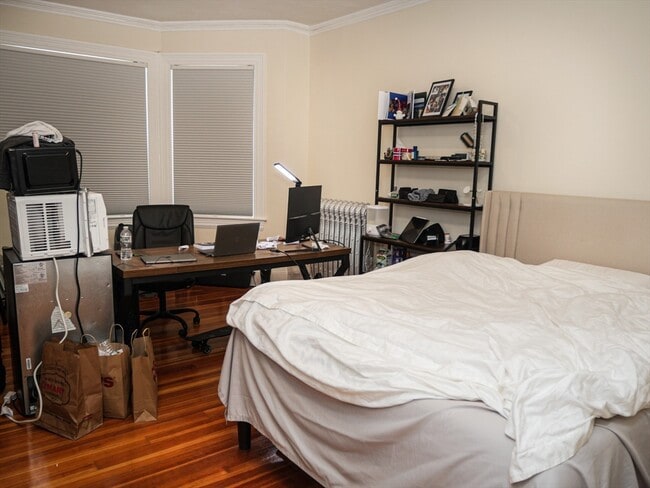 Building Photo - 10 Beals St