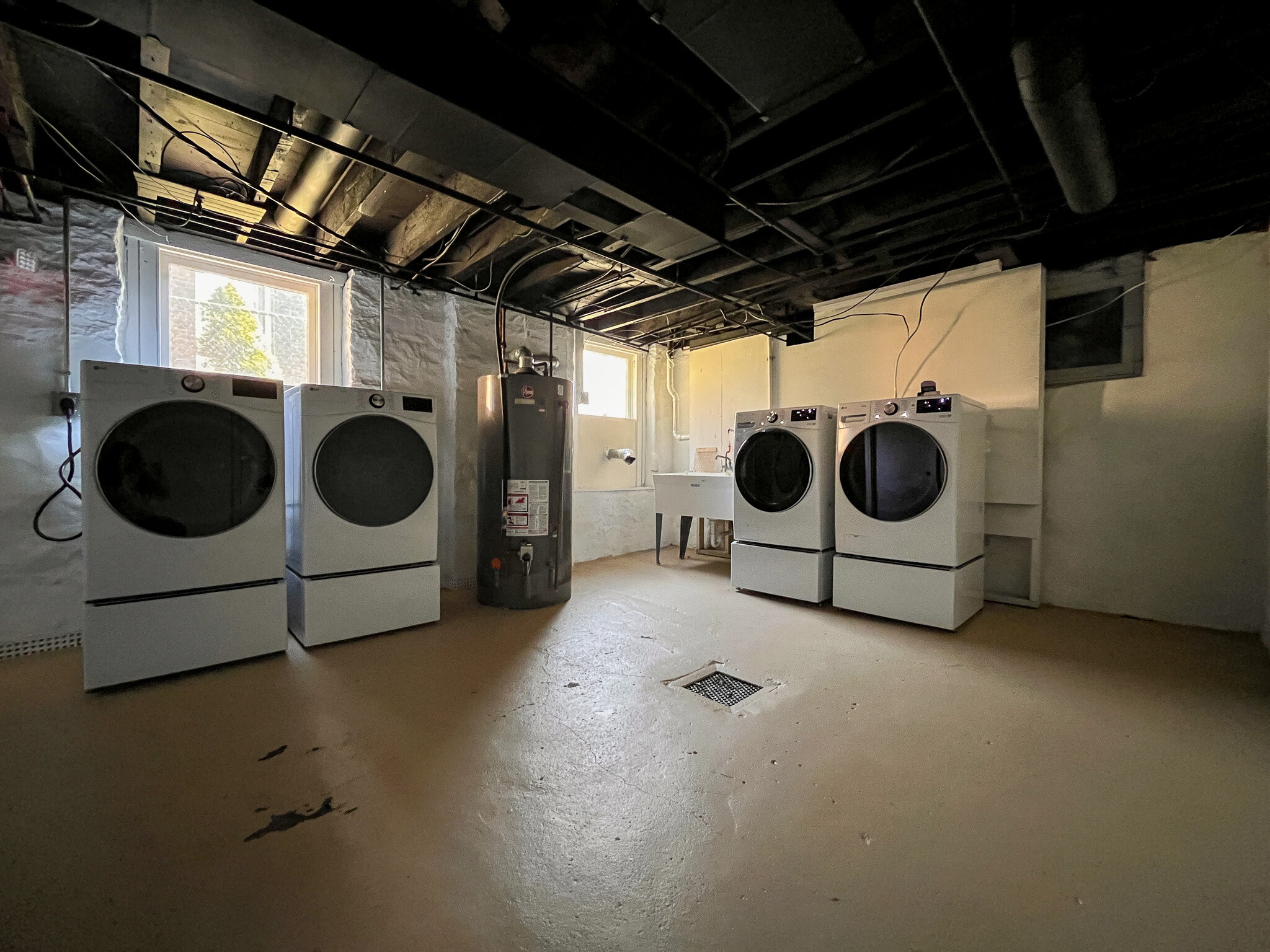 Shared Basement with Dedicated Laundry - 926 Savannah Ave