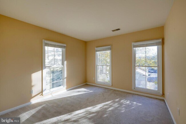 Building Photo - 303 Inspiration Ln