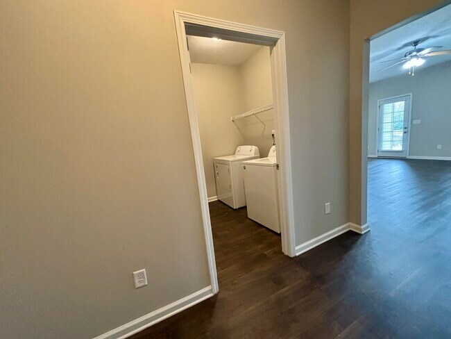 Building Photo - 4017 Pensacola Way