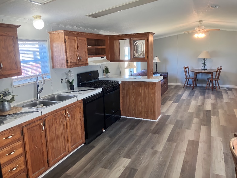 Building Photo - 37 Village Ct