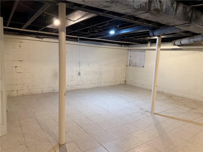 Building Photo - 3155 Oak Dr