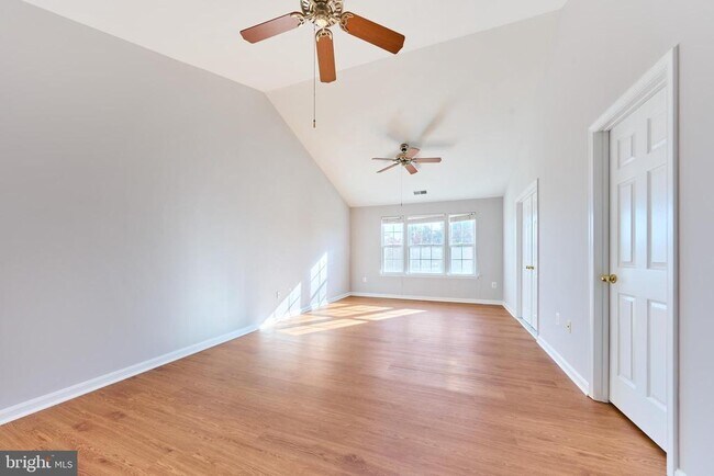 Building Photo - 685 Springhouse Square SE