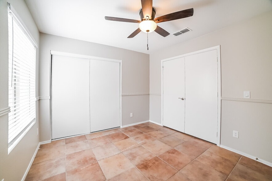 Building Photo - 11345 W Loma Blanca Dr