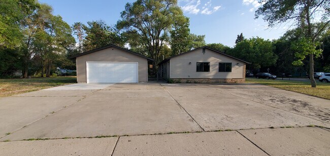 Building Photo - 10051 Magnolia St NW