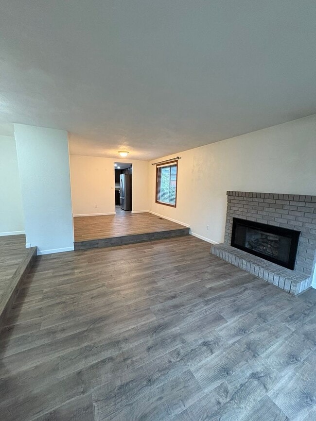 Building Photo - Beautifully Updated Single-Level Home with Fireplace & Garage
