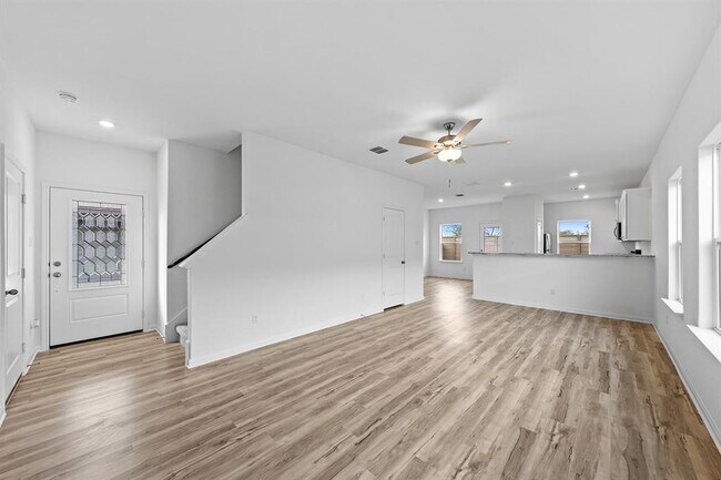 Building Photo - 112 Captain Dooley Ln