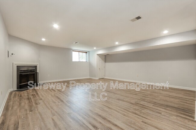 Building Photo - 10 Sea Breeze Ct