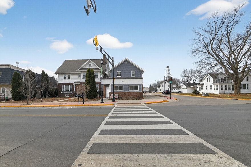 Building Photo - 203 S Main St