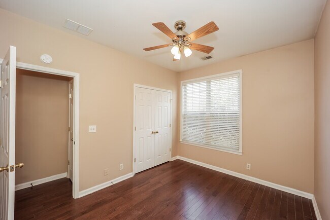 Building Photo - 84 Columns Way