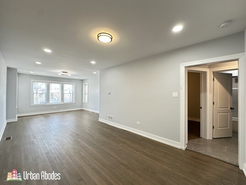 Building Photo - 5510 N Luna Ave