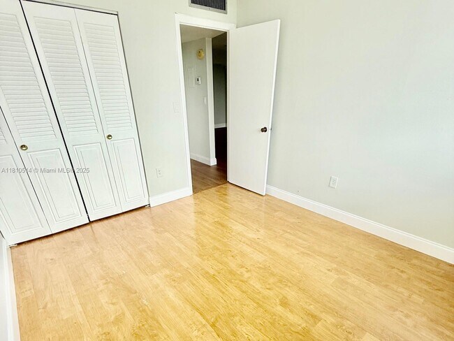 Building Photo - 1300 St Charles Pl