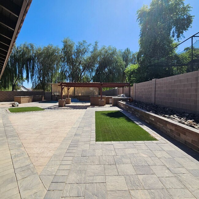 Building Photo - Custom Pool Home for Rent