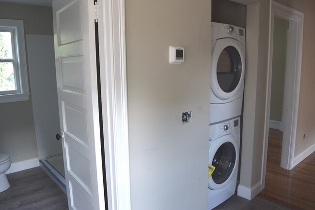 Building Photo - 284 Central St