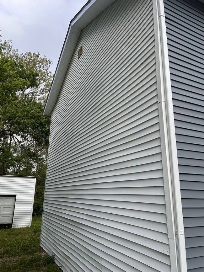 Building Photo - 8825 Meeker Rd