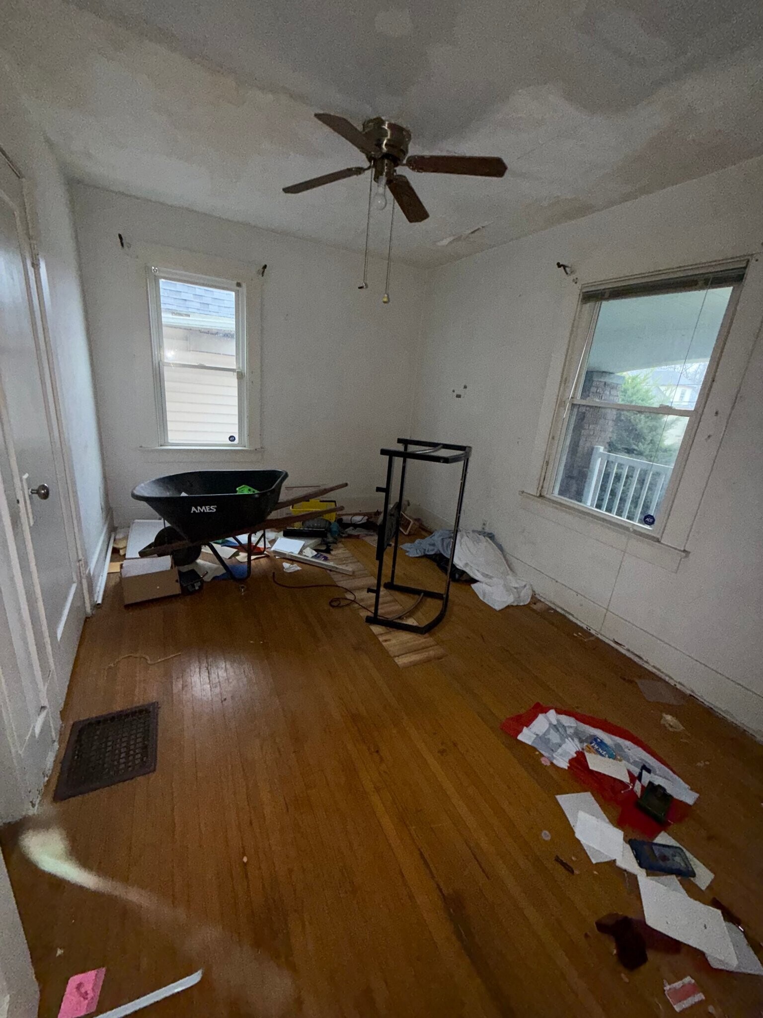 Building Photo - 1718 E Cantrell St