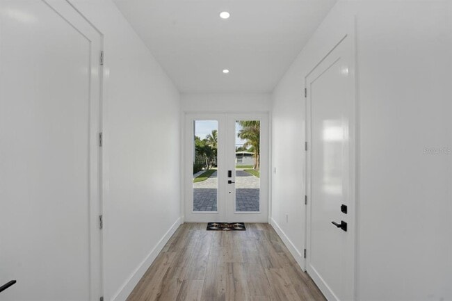 Building Photo - 711 Tropical Dr
