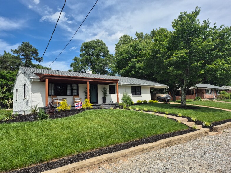 Building Photo - 1218 Greenwood Dr