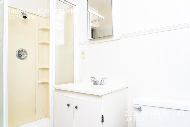 Building Photo - 2210 W 5th St