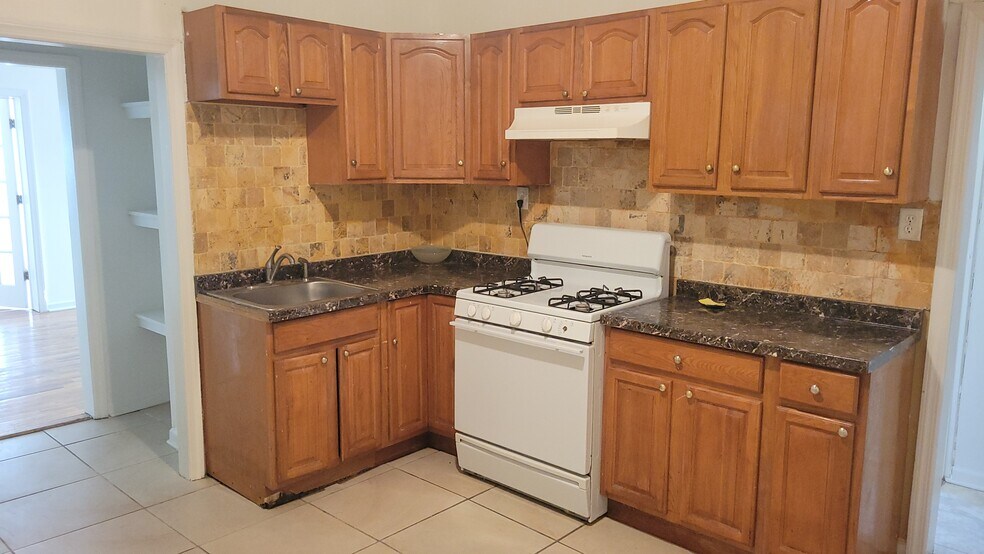 Kitchen - 654 S 19th St