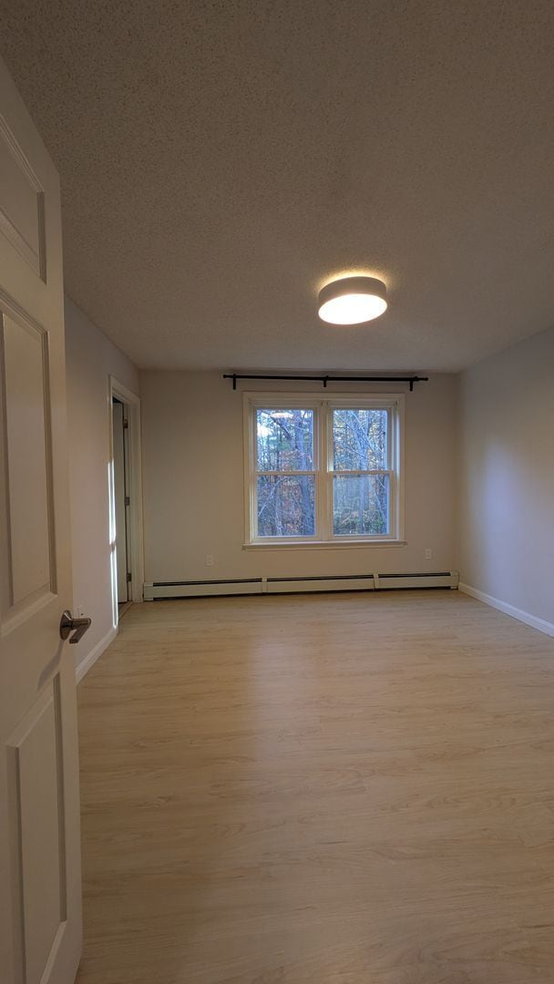 Building Photo - Spacious Three Bedroom Condo