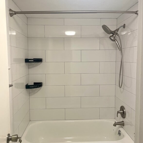 Master Bath - 400 E Colonial Dr
