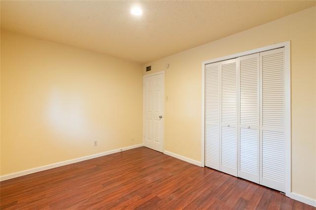 Building Photo - 510 Cranbrook Park