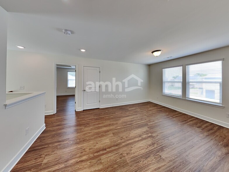 Building Photo - 5063 Trailwater Dr