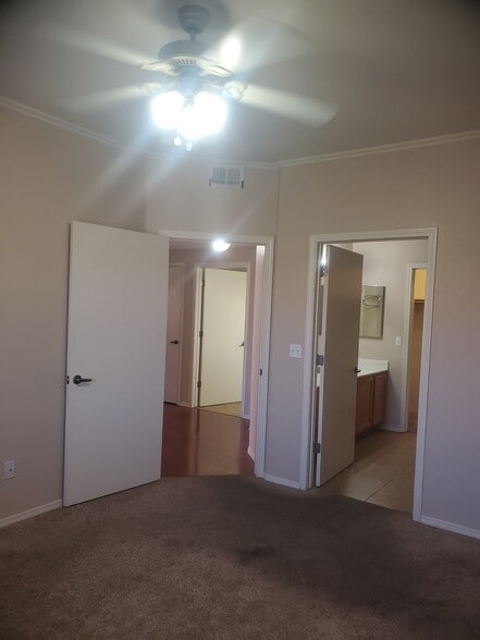 Building Photo - 6800 Vista del Norte Rd NE