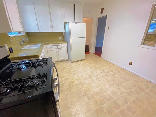 Kitchen - 14032 Stagg St