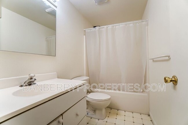 Building Photo - 3704 Willow Run Dr