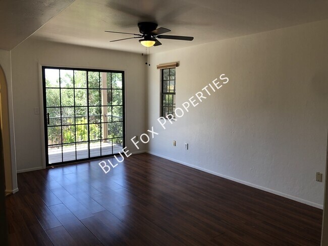 Building Photo - 759 W Clear Creek Way