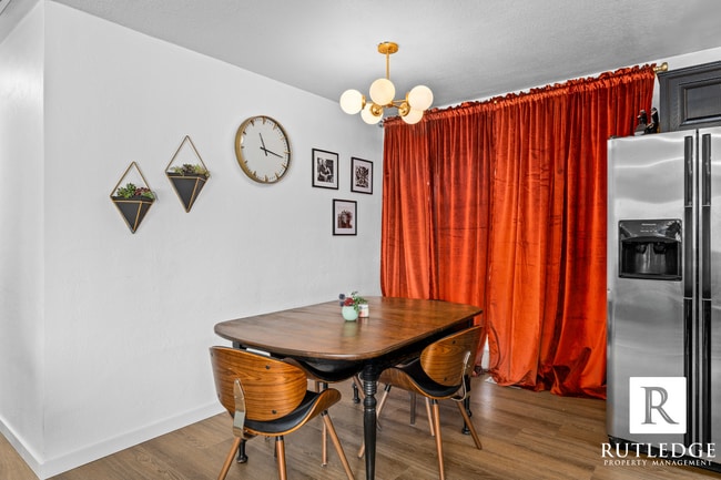 Building Photo - REMODELED! 3 Bed/2 Bath Home in Central Point