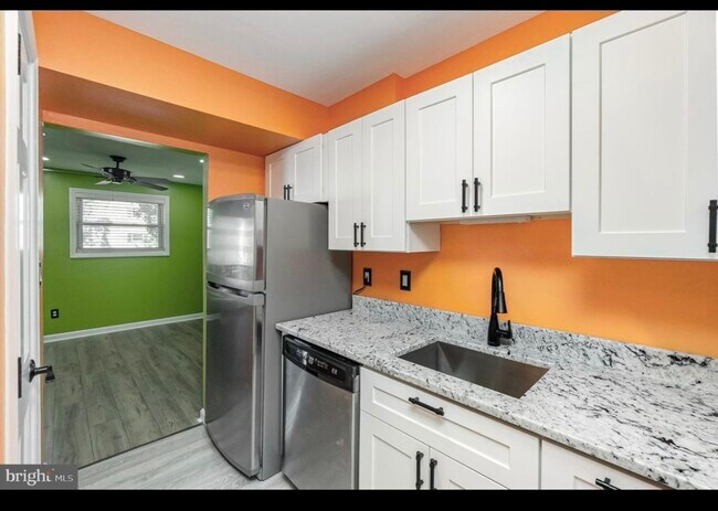 Building Photo - 5 Warren Lodge Ct