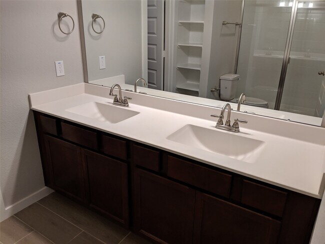 Building Photo - 9721 Grosbeak Ln