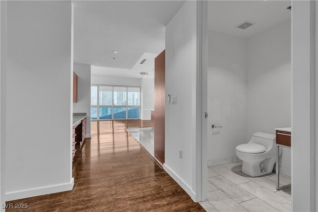 Building Photo - 4471 Dean Martin Dr