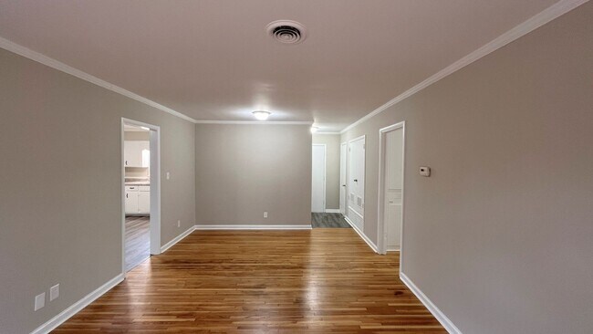 Building Photo - 3-Bedroom just waiting for you !