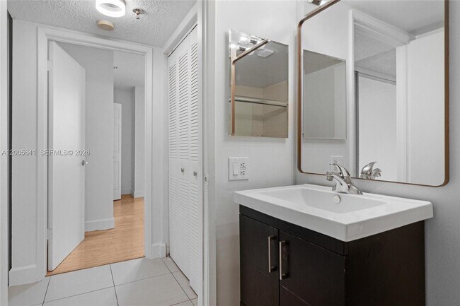 Building Photo - 850 N Miami Ave