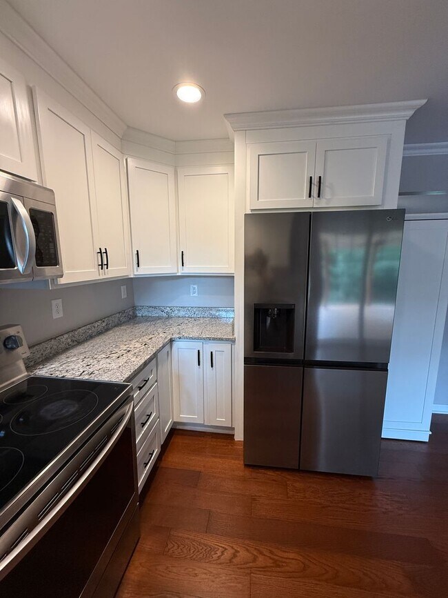 Building Photo - REMODELED 4-BEDROOM HOME W/FENCED YARD