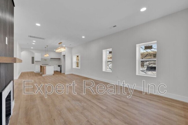 Building Photo - 1720 34th Pl N