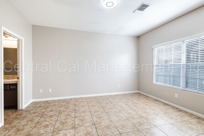 Building Photo - 3 Bedroom/2 Bath Townhome in Mill Creek - ...