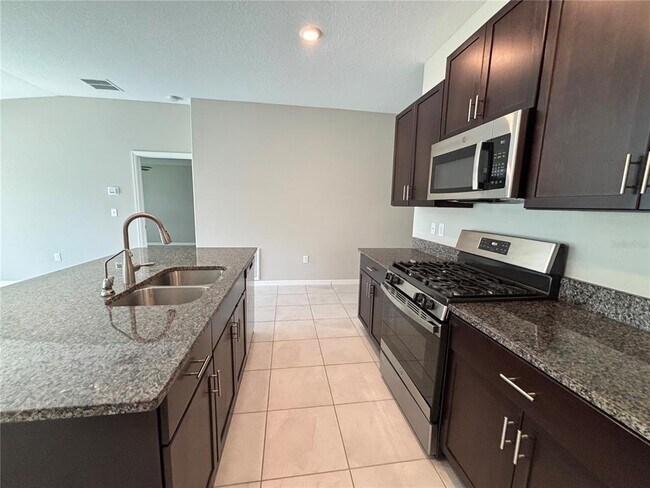 Building Photo - 9431 Channing Hill Dr