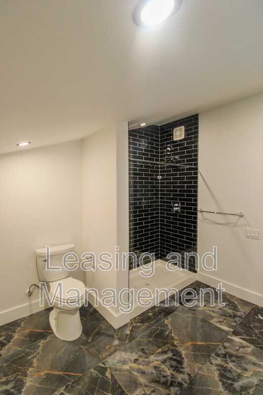 Building Photo - 3494 River Rd