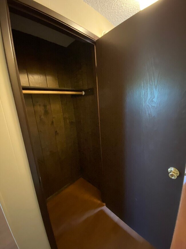 Building Photo - 111 W 12th Ave