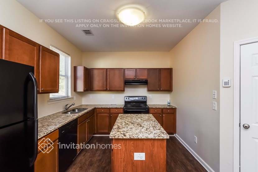 Building Photo - 3467 Rosebud Park Dr