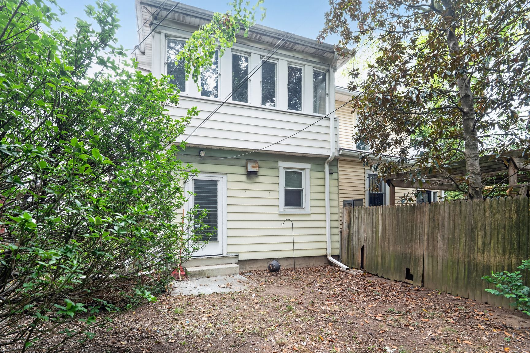 Building Photo - 421 Charter Oak Ave