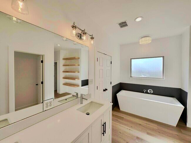 Building Photo - 4912 Jarvis St